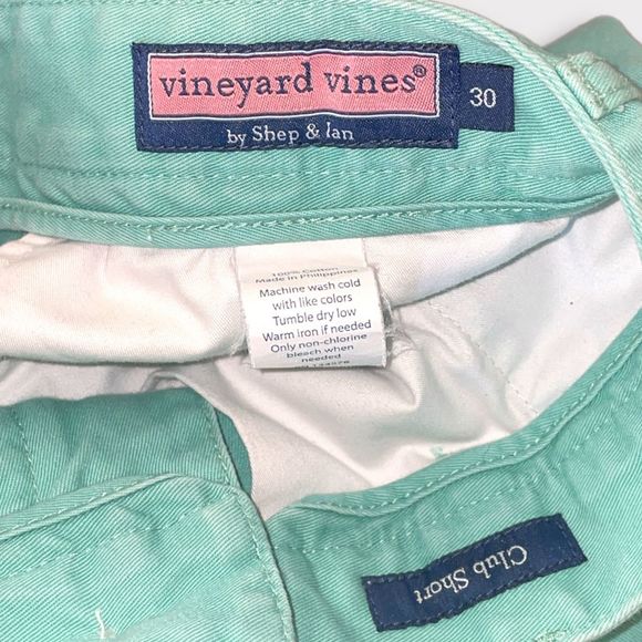 Vineyard Vines Other - Vineyard Vines 9 inch Club Shorts khakis size men 30